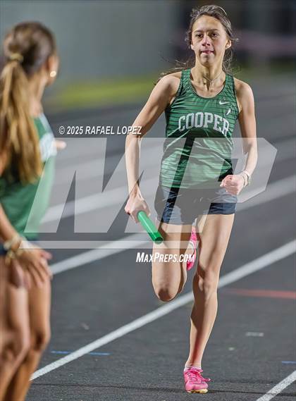 Thumbnail 1 in Dog Pound Invitational (4x400 Meter) photogallery.