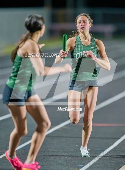 Thumbnail 3 in Dog Pound Invitational (4x400 Meter) photogallery.