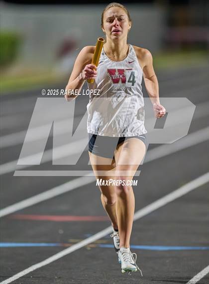 Thumbnail 1 in Dog Pound Invitational (4x400 Meter) photogallery.