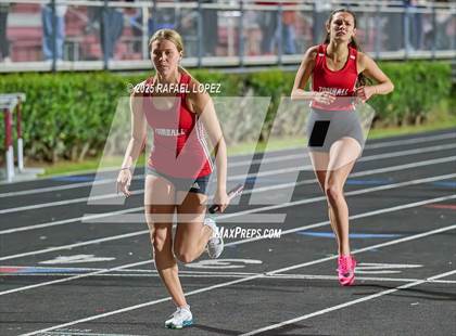 Thumbnail 1 in Dog Pound Invitational (4x400 Meter) photogallery.