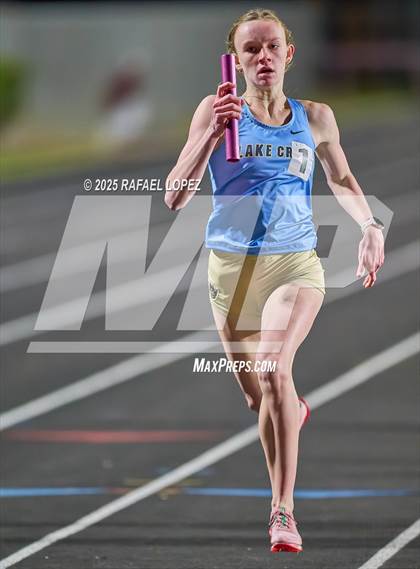 Thumbnail 3 in Dog Pound Invitational (4x400 Meter) photogallery.