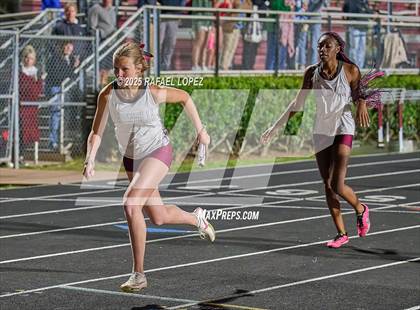 Thumbnail 2 in Dog Pound Invitational (4x400 Meter) photogallery.