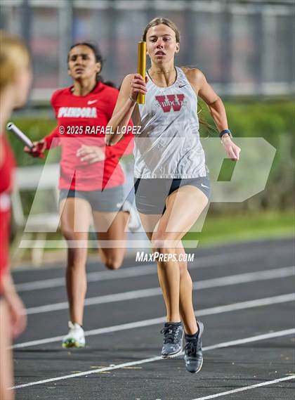 Thumbnail 1 in Dog Pound Invitational (4x400 Meter) photogallery.