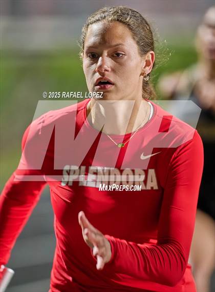 Thumbnail 3 in Dog Pound Invitational (4x400 Meter) photogallery.
