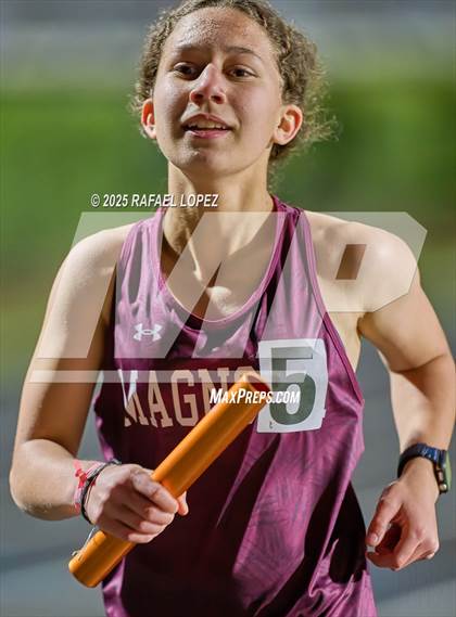 Thumbnail 2 in Dog Pound Invitational (4x400 Meter) photogallery.