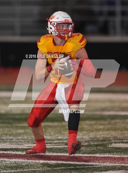 Thumbnail 3 in Henrietta vs. S & S Consolidated (3A Division 2 Region 2 bi-district) photogallery.