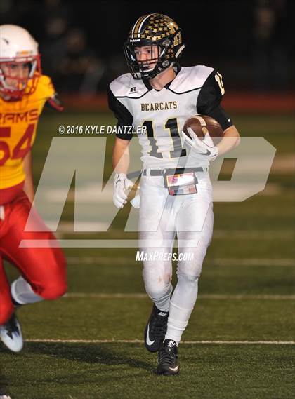 Thumbnail 1 in Henrietta vs. S & S Consolidated (3A Division 2 Region 2 bi-district) photogallery.