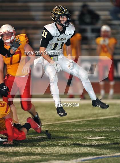 Thumbnail 2 in Henrietta vs. S & S Consolidated (3A Division 2 Region 2 bi-district) photogallery.
