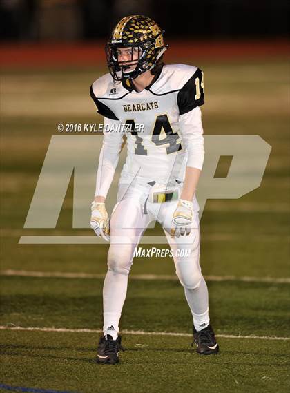 Thumbnail 1 in Henrietta vs. S & S Consolidated (3A Division 2 Region 2 bi-district) photogallery.