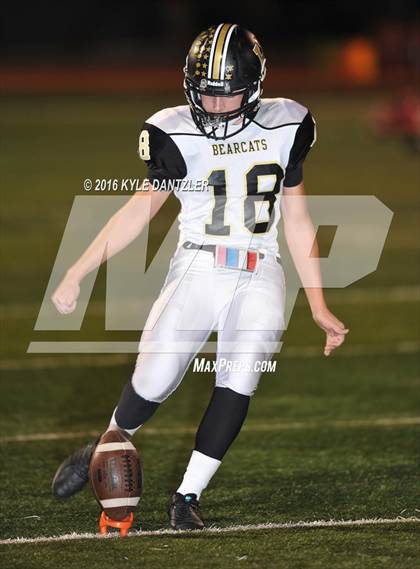Thumbnail 3 in Henrietta vs. S & S Consolidated (3A Division 2 Region 2 bi-district) photogallery.