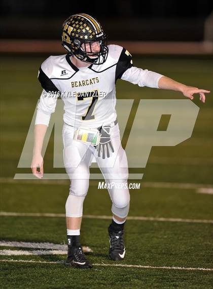 Thumbnail 3 in Henrietta vs. S & S Consolidated (3A Division 2 Region 2 bi-district) photogallery.