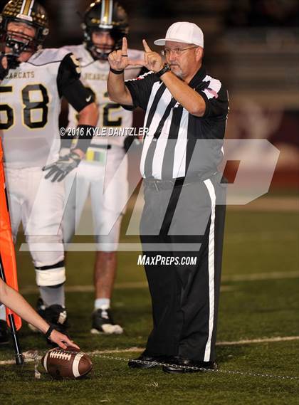 Thumbnail 1 in Henrietta vs. S & S Consolidated (3A Division 2 Region 2 bi-district) photogallery.