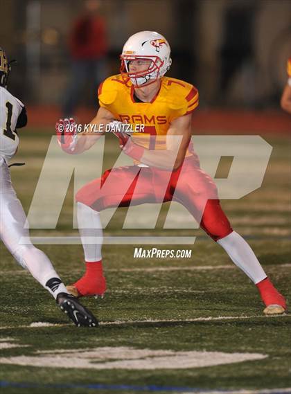 Thumbnail 3 in Henrietta vs. S & S Consolidated (3A Division 2 Region 2 bi-district) photogallery.
