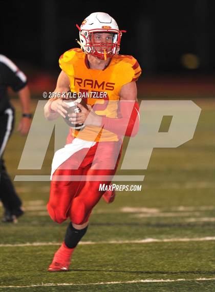 Thumbnail 3 in Henrietta vs. S & S Consolidated (3A Division 2 Region 2 bi-district) photogallery.