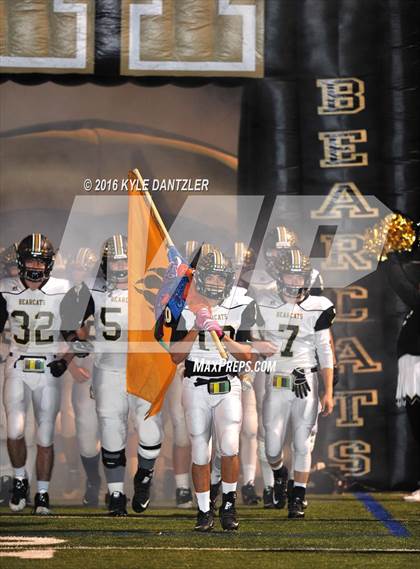 Thumbnail 1 in Henrietta vs. S & S Consolidated (3A Division 2 Region 2 bi-district) photogallery.
