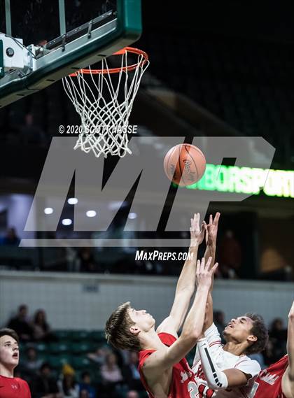 Thumbnail 2 in Roseville vs. Divine Child photogallery.