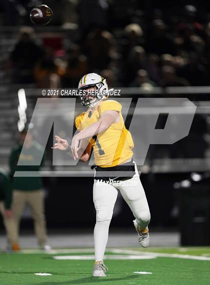 Thumbnail 3 in Little River Academy vs. Diboll (UIL 3A Regional Playoff) photogallery.