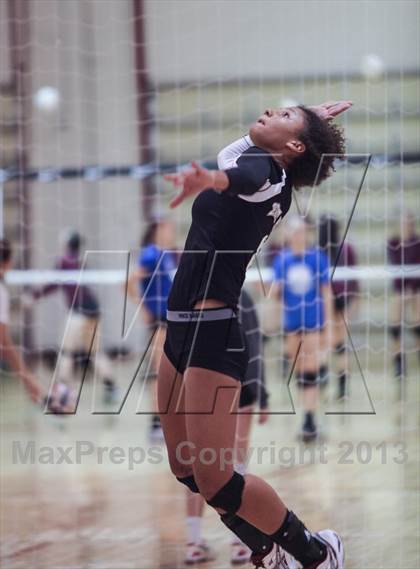 Thumbnail 2 in Desert Ridge vs. Veritas Prep (Nike Tournament of Champions) photogallery.