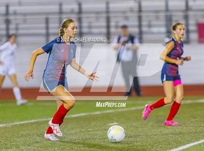 Thumbnail 2 in Hardin-Jefferson vs. Vidor (UIL Soccer 4A Regions 3 & 4 Regional Quarters) photogallery.