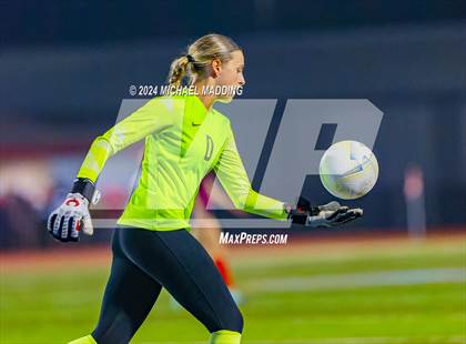 Thumbnail 2 in Hardin-Jefferson vs. Vidor (UIL Soccer 4A Regions 3 & 4 Regional Quarters) photogallery.