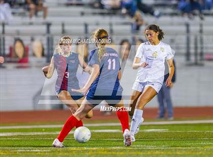 Thumbnail 2 in Hardin-Jefferson vs. Vidor (UIL Soccer 4A Regions 3 & 4 Regional Quarters) photogallery.