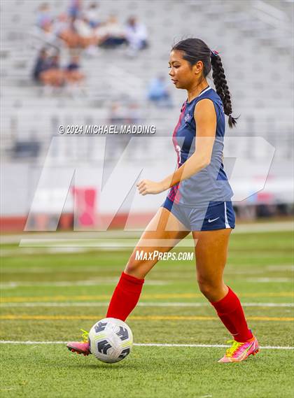 Thumbnail 3 in Hardin-Jefferson vs. Vidor (UIL Soccer 4A Regions 3 & 4 Regional Quarters) photogallery.