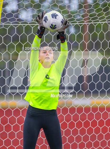 Thumbnail 1 in Hardin-Jefferson vs. Vidor (UIL Soccer 4A Regions 3 & 4 Regional Quarters) photogallery.