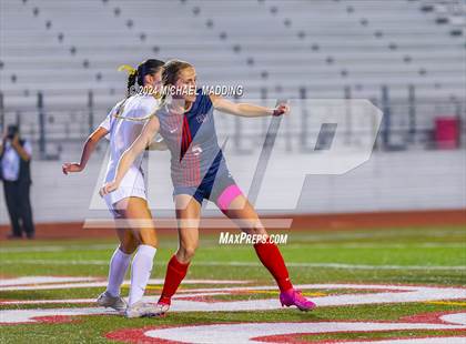 Thumbnail 2 in Hardin-Jefferson vs. Vidor (UIL Soccer 4A Regions 3 & 4 Regional Quarters) photogallery.
