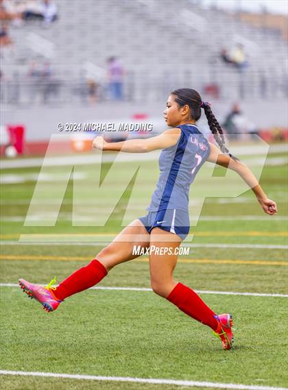 Thumbnail 2 in Hardin-Jefferson vs. Vidor (UIL Soccer 4A Regions 3 & 4 Regional Quarters) photogallery.