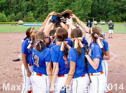 Thumbnail 2 in Edison vs. Greenwich (NYSPHSAA Class C Final) photogallery.
