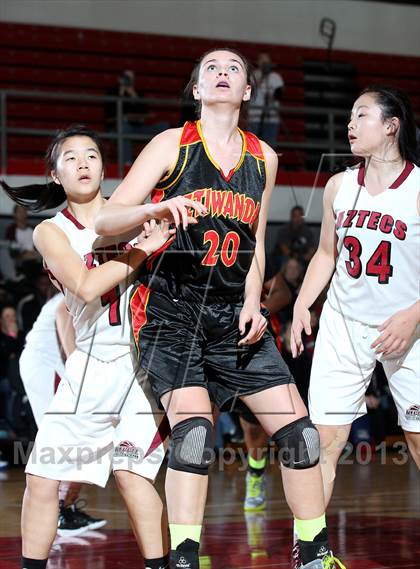 Thumbnail 2 in Etiwanda vs. Keppel (Realrun Classic) photogallery.
