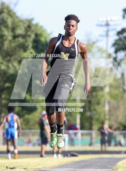 Thumbnail 1 in SCHSL 3A Regional Track Meet (Field Events) photogallery.