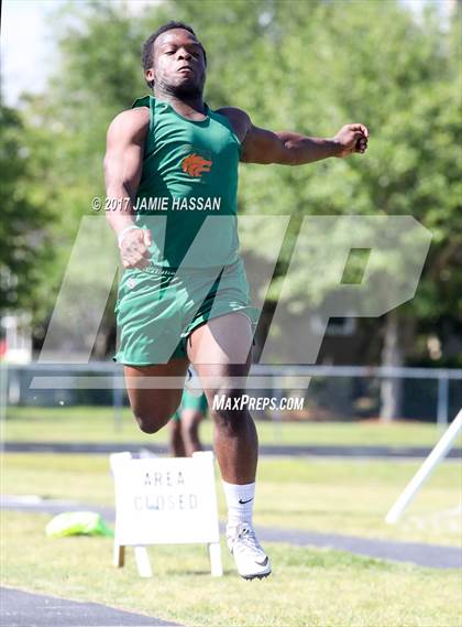 Thumbnail 2 in SCHSL 3A Regional Track Meet (Field Events) photogallery.