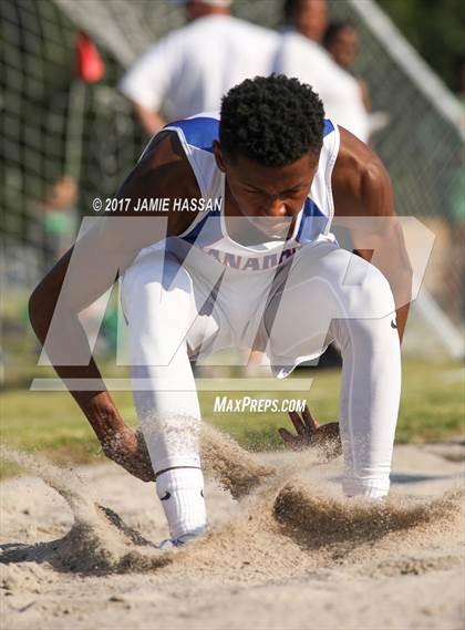 Thumbnail 2 in SCHSL 3A Regional Track Meet (Field Events) photogallery.