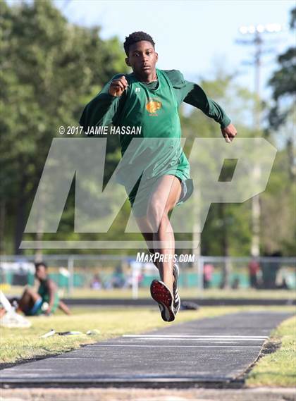Thumbnail 1 in SCHSL 3A Regional Track Meet (Field Events) photogallery.