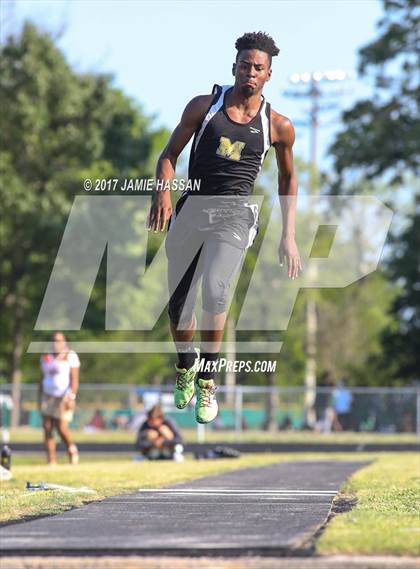 Thumbnail 1 in SCHSL 3A Regional Track Meet (Field Events) photogallery.