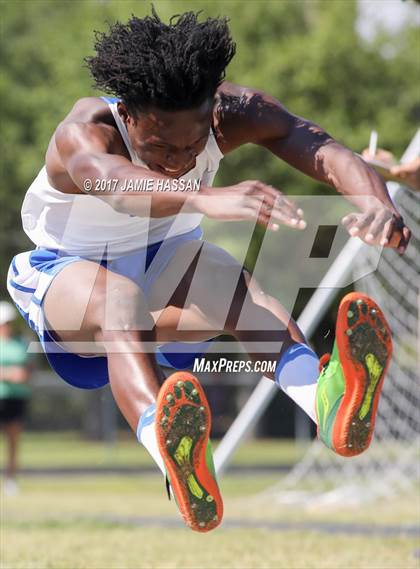 Thumbnail 1 in SCHSL 3A Regional Track Meet (Field Events) photogallery.