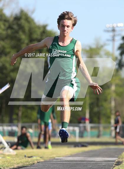 Thumbnail 1 in SCHSL 3A Regional Track Meet (Field Events) photogallery.