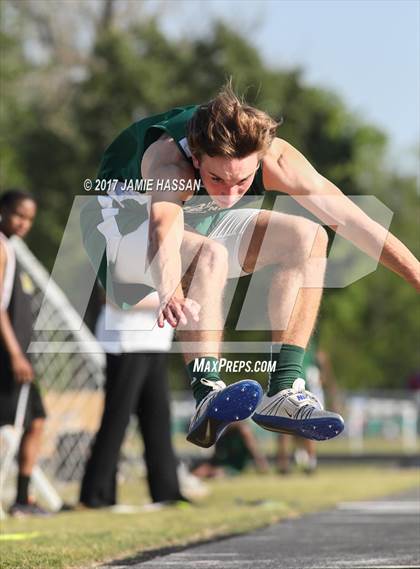 Thumbnail 2 in SCHSL 3A Regional Track Meet (Field Events) photogallery.