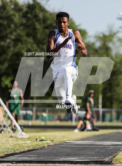 Thumbnail 3 in SCHSL 3A Regional Track Meet (Field Events) photogallery.