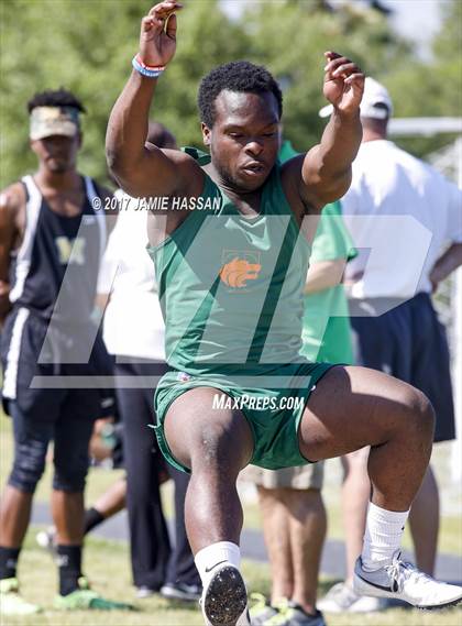 Thumbnail 2 in SCHSL 3A Regional Track Meet (Field Events) photogallery.