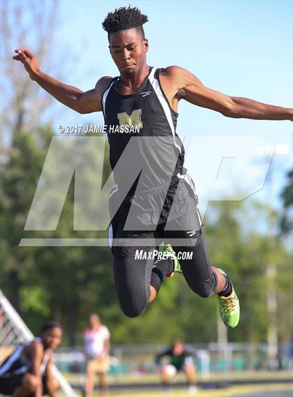 Thumbnail 3 in SCHSL 3A Regional Track Meet (Field Events) photogallery.
