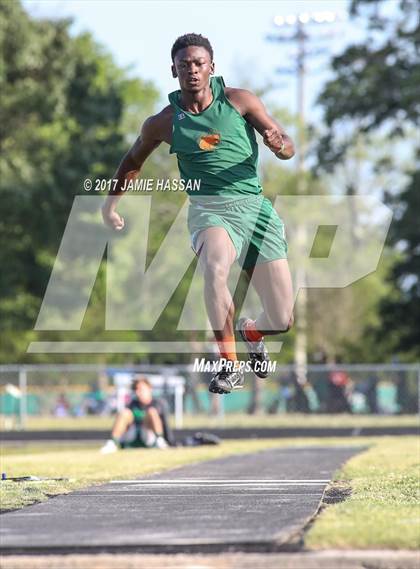Thumbnail 3 in SCHSL 3A Regional Track Meet (Field Events) photogallery.