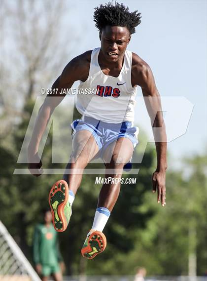 Thumbnail 2 in SCHSL 3A Regional Track Meet (Field Events) photogallery.