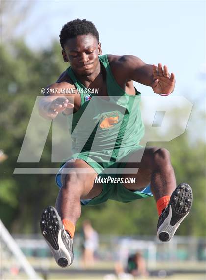 Thumbnail 3 in SCHSL 3A Regional Track Meet (Field Events) photogallery.