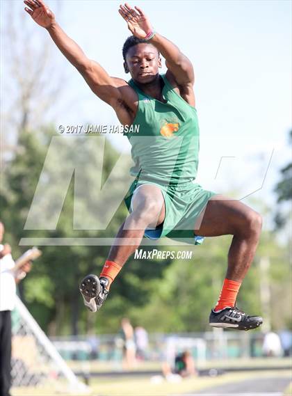 Thumbnail 2 in SCHSL 3A Regional Track Meet (Field Events) photogallery.