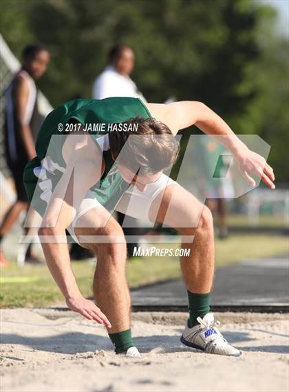 Thumbnail 3 in SCHSL 3A Regional Track Meet (Field Events) photogallery.