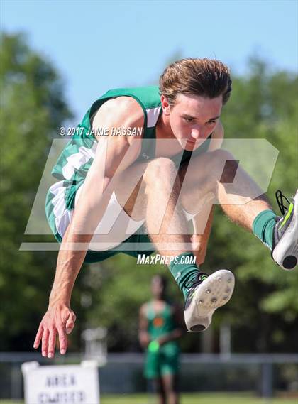 Thumbnail 2 in SCHSL 3A Regional Track Meet (Field Events) photogallery.