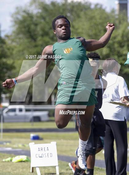 Thumbnail 1 in SCHSL 3A Regional Track Meet (Field Events) photogallery.