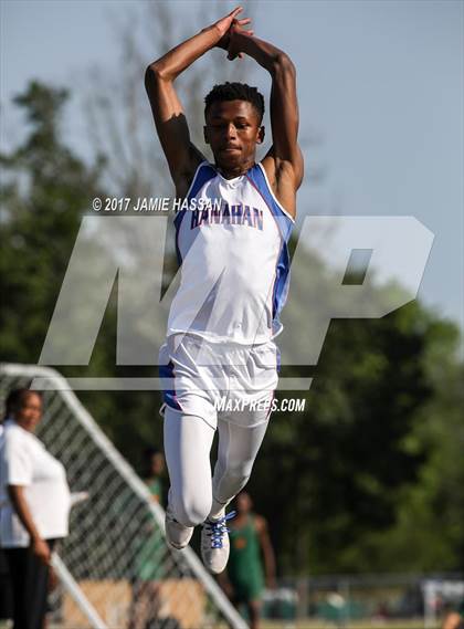 Thumbnail 1 in SCHSL 3A Regional Track Meet (Field Events) photogallery.